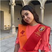 Graduada en Derecho y Administración y Dirección de Empresas, se ofrece a dar clases de todas las materias de educación primaria y primero y segundo de la ESO